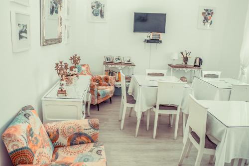 a living room with a table and chairs and a dining room at Guest House Infante Dom Henrique in Coimbra