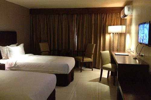 Katil atau katil-katil dalam bilik di Mandarin Plaza Hotel