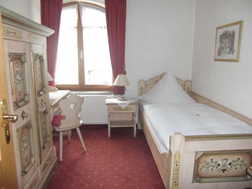 
Ein Bett oder Betten in einem Zimmer der Unterkunft Hotel Restaurant Eifelstube
