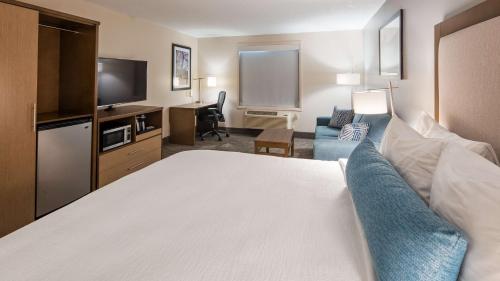 a hotel room with a large bed and a television at Best Western Plus Hudson I-94 in Hudson