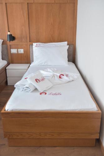 Hotel Lahutaにあるベッド