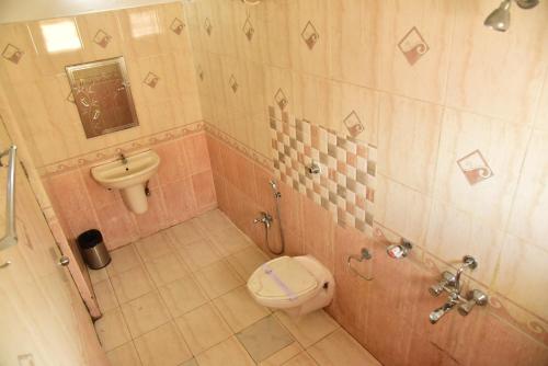 Um banheiro em Hotel Mahabir Galaxy
