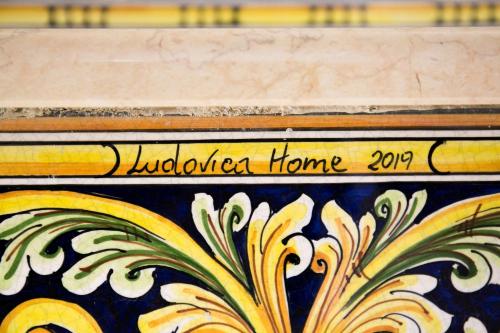 a painting of a floral design on a wall at Ludovica Home in Giardini Naxos