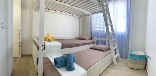 Ένα ή περισσότερα κρεβάτια σε δωμάτιο στο Villa St. Nicolas 8 - Protaras