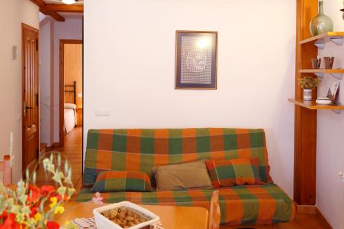 a living room with a couch and a table at Casa Enpiera III - Turistrat in Cinctorres