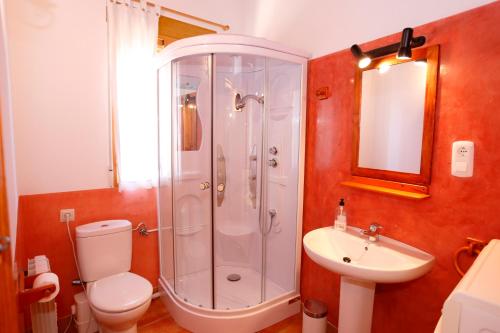 a bathroom with a shower and a toilet and a sink at Casa Enpiera III - Turistrat in Cinctorres