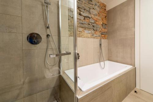 A bathroom at Apartment old wall Como center
