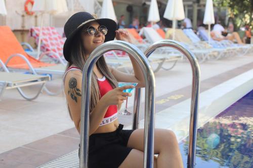 Tetamu yang menginap di Tonoz Beach Hotel