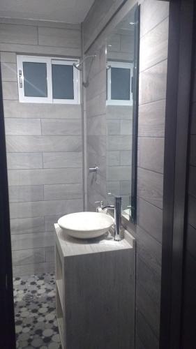 a bathroom with a white sink and two windows at Lepa Mukawa ( Descansa Bonito) in San Juan Teotihuacán