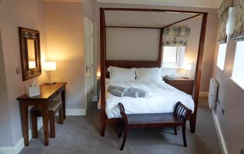 Een bed of bedden in een kamer bij Franklins Apartments