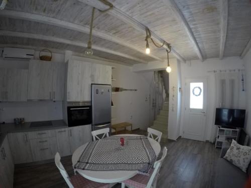 Galeriebild der Unterkunft Fantastic Cycladic Maisonette Olga in Naoussa in Naoussa