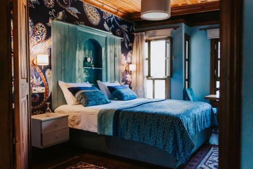Un pat sau paturi într-o cameră la Misgibi Hotel