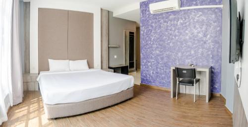 Postel nebo postele na pokoji v ubytování K West Hotel