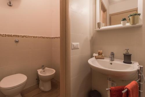 Un baño de CASA GONZAGA con parcheggio