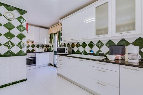 A cozinha ou kitchenette de Palma - 4 bed near the city center - Faro