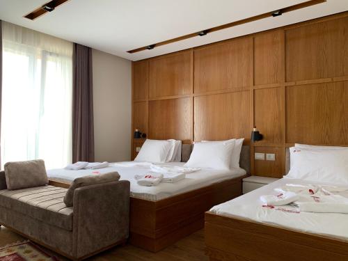Un pat sau paturi într-o cameră la Hotel Lahuta