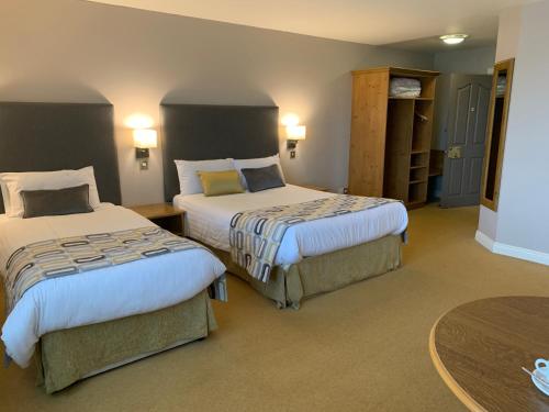 a hotel room with two beds in a room at Kellys Inn in Garvaghy