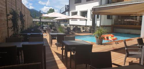 Kolam renang di atau dekat dengan Hôtel Le Sporting