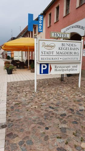 a sign for a hotel in front of a building at Hotel Stadt Magdeburg in Perleberg