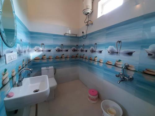 Hotel Divine Palace Pushkar tesisinde bir banyo