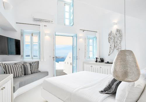 Ένα ή περισσότερα κρεβάτια σε δωμάτιο στο Dana Villas & Infinity Suites