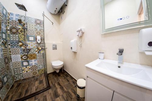 Sofia Pearl Life Apartment - No Window Apartment tesisinde bir banyo