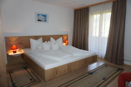 Ein Bett oder Betten in einem Zimmer der Unterkunft Haus Dornauer
