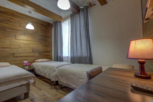 Кровать или кровати в номере Hillside Karakol B&B