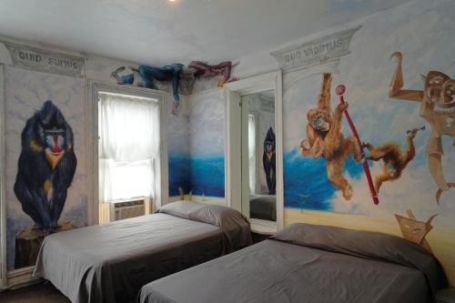 Carlton Arms Hotel Image