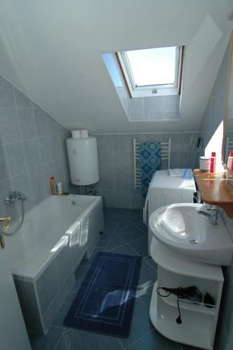 A bathroom at Bujanic Apartments