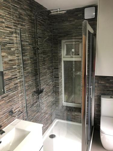 Koupelna v ubytování Treetops flat2 Hall Green B28