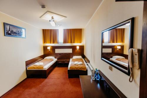 Postel nebo postele na pokoji v ubytování Hotel Korczowa