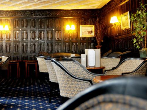 A restaurant or other place to eat at Marygreen Manor 