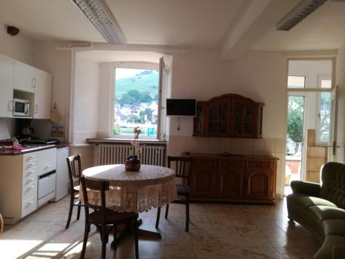 Dapur atau dapur kecil di Mosel View Old Town Apartments