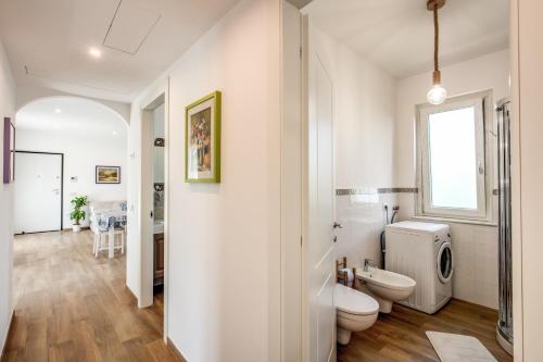 A bathroom at Chez Carme'