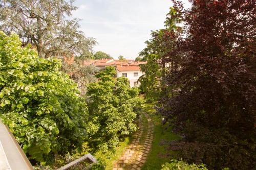 Zahrada ubytování APPARTAMENTO AMPIO E INDIPENDENTE Con VISTA GIARDINO