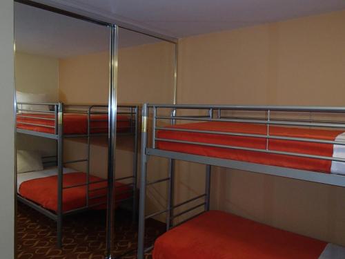 Palanda nebo palandy na pokoji v ubytování Lux Hotel & Spa, Trademark Collection by Wyndham