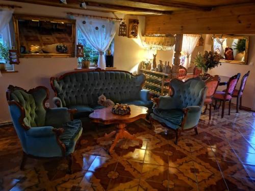 a living room with blue couches and a table at Agroturystyka u Kozdryka in Leśna