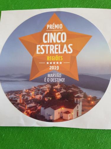 a poster for a cinco de mayo event at Casa O Arco Alojamento Local in Marvão