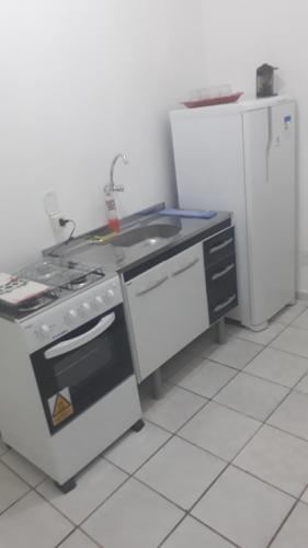 A kitchen or kitchenette at Kitinet Brasília