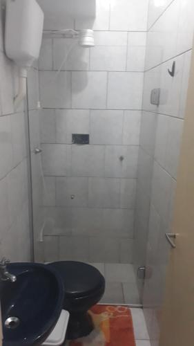 A bathroom at Kitinet Brasília