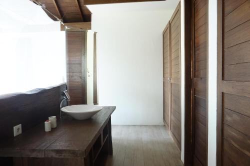Ванная комната в Naya Matahora Island Resort