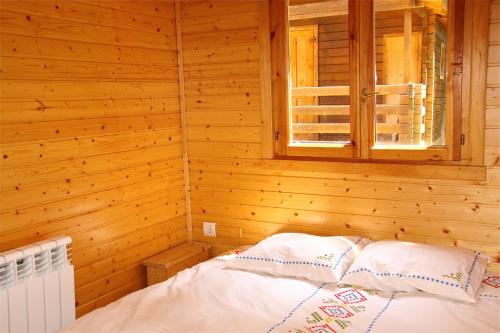 Кровать или кровати в номере Camping Abadesses