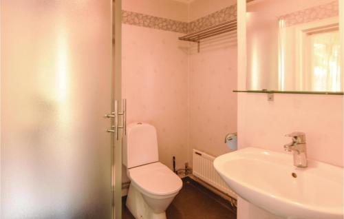 a bathroom with a toilet and a sink at 2 Bedroom Beautiful Home In Fristad in Tämta