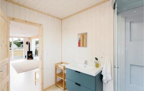 Koupelna v ubytování Beautiful Home In Zerpenschleuse With Kitchen