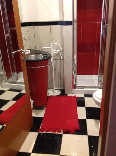 Um banheiro em Cardinal Vatican Inn