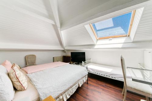 a bedroom with a bed and a window at Glamorgan in Antibes