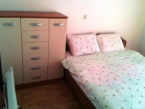 Säng eller sängar i ett rum på Matea Apartments