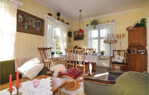 Galería fotográfica de Cozy Home In rjng With Kitchen en Årjäng