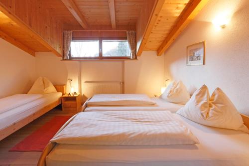 Ένα ή περισσότερα κρεβάτια σε δωμάτιο στο Chalet & Appartement Zingerlehof Trens